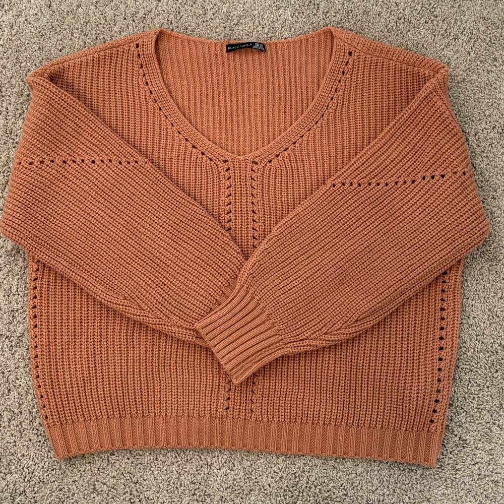 EUC Black Tape Women's V-Neck Sweater